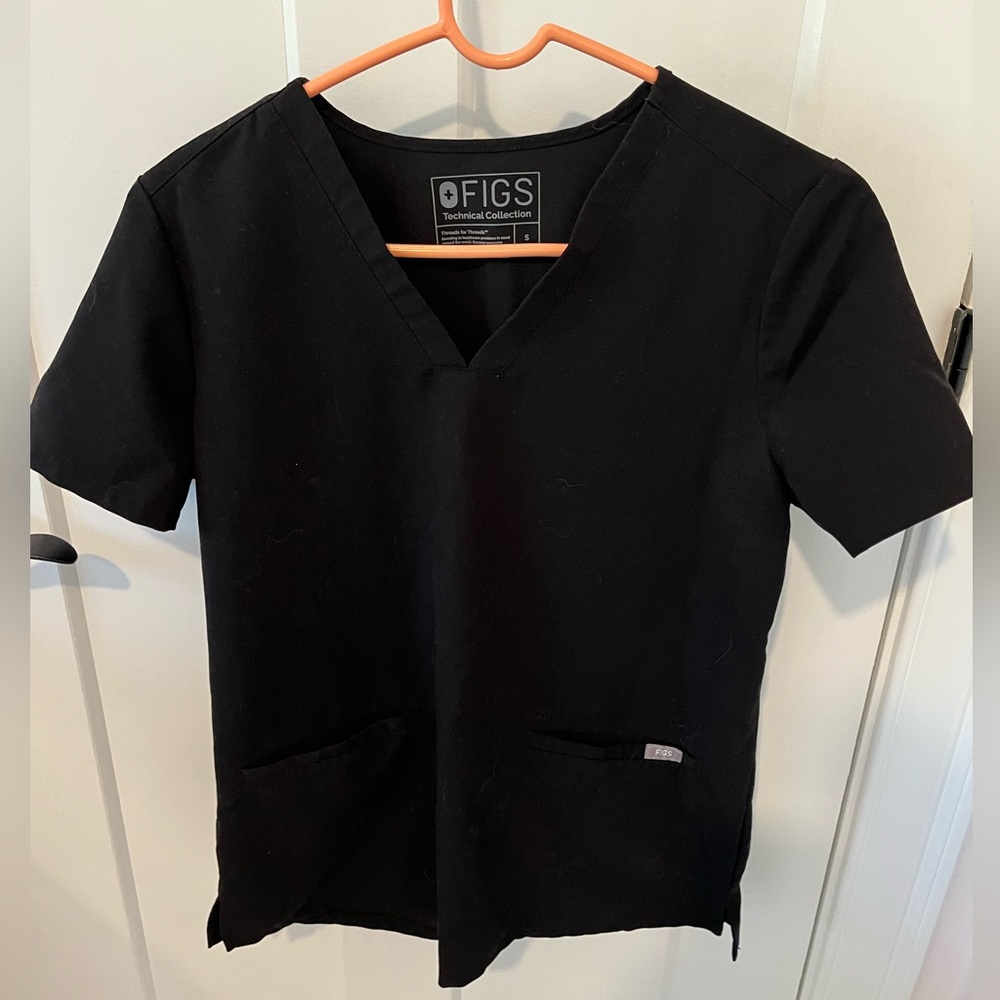 FIGS black casma 3 pocket scrub top